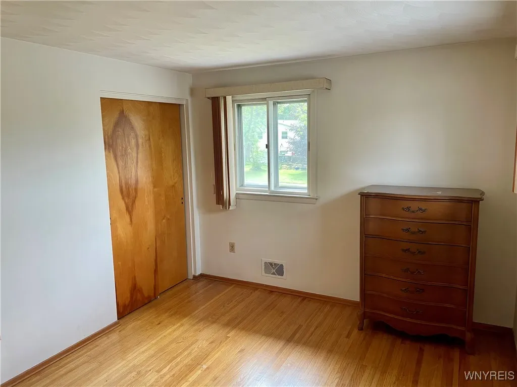 4 Debby Lane, Gates, New York 14606, Gates, New York 14606, 4 Bedrooms Bedrooms, 7 Rooms Rooms,1 BathroomBathrooms,Residential,For Sale,4 Debby Lane, Gates, New York 14606,B1622590