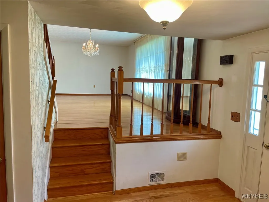 4 Debby Lane, Gates, New York 14606, Gates, New York 14606, 4 Bedrooms Bedrooms, 7 Rooms Rooms,1 BathroomBathrooms,Residential,For Sale,4 Debby Lane, Gates, New York 14606,B1622590