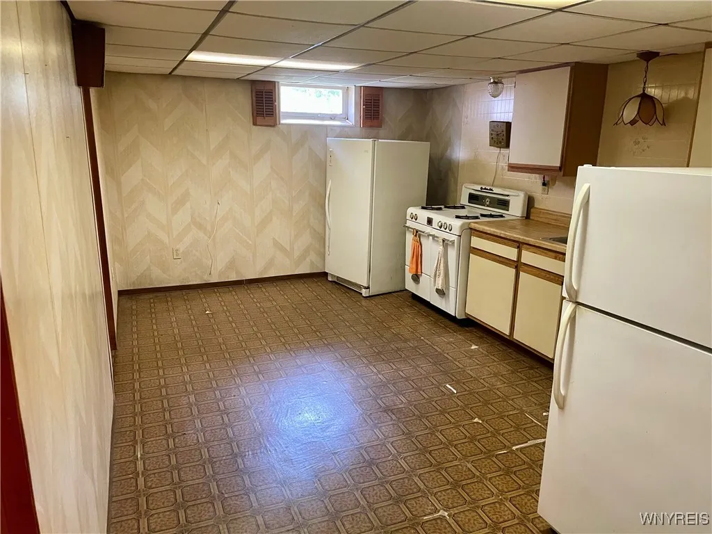 4 Debby Lane, Gates, New York 14606, Gates, New York 14606, 4 Bedrooms Bedrooms, 7 Rooms Rooms,1 BathroomBathrooms,Residential,For Sale,4 Debby Lane, Gates, New York 14606,B1622590