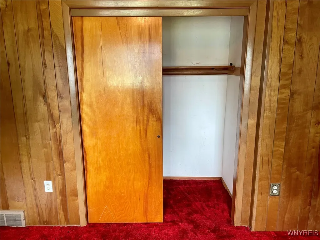 4 Debby Lane, Gates, New York 14606, Gates, New York 14606, 4 Bedrooms Bedrooms, 7 Rooms Rooms,1 BathroomBathrooms,Residential,For Sale,4 Debby Lane, Gates, New York 14606,B1622590