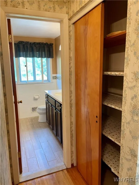 4 Debby Lane, Gates, New York 14606, Gates, New York 14606, 4 Bedrooms Bedrooms, 7 Rooms Rooms,1 BathroomBathrooms,Residential,For Sale,4 Debby Lane, Gates, New York 14606,B1622590