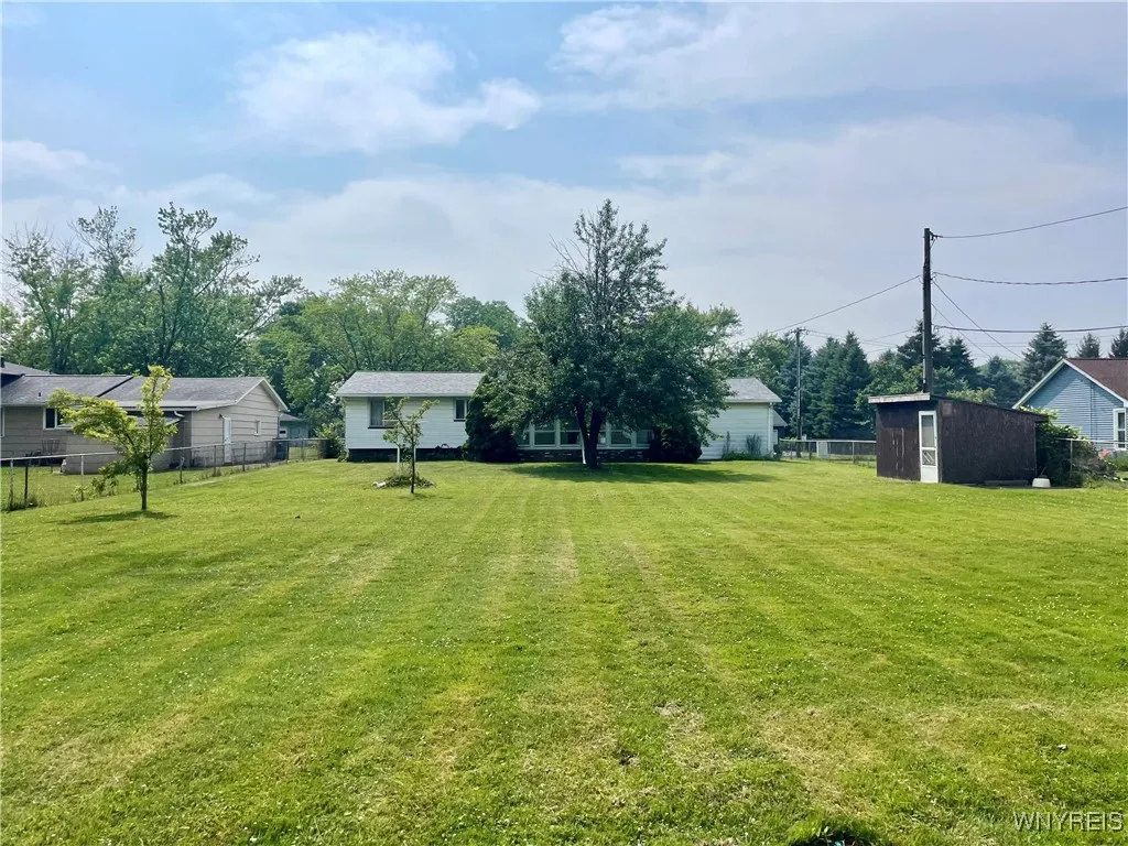 4 Debby Lane, Gates, New York 14606, Gates, New York 14606, 4 Bedrooms Bedrooms, 7 Rooms Rooms,1 BathroomBathrooms,Residential,For Sale,4 Debby Lane, Gates, New York 14606,B1622590