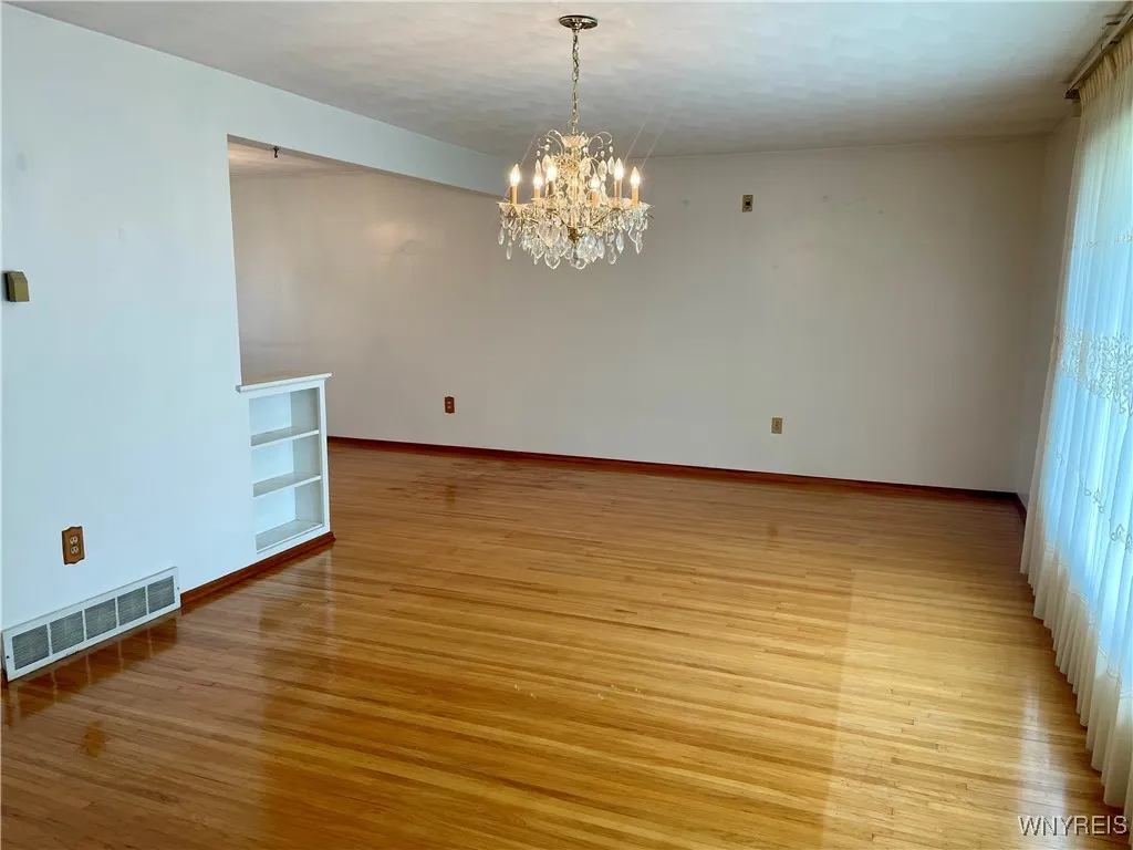 4 Debby Lane, Gates, New York 14606, Gates, New York 14606, 4 Bedrooms Bedrooms, 7 Rooms Rooms,1 BathroomBathrooms,Residential,For Sale,4 Debby Lane, Gates, New York 14606,B1622590