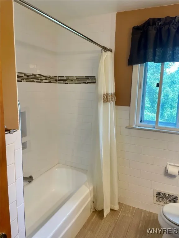 4 Debby Lane, Gates, New York 14606, Gates, New York 14606, 4 Bedrooms Bedrooms, 7 Rooms Rooms,1 BathroomBathrooms,Residential,For Sale,4 Debby Lane, Gates, New York 14606,B1622590