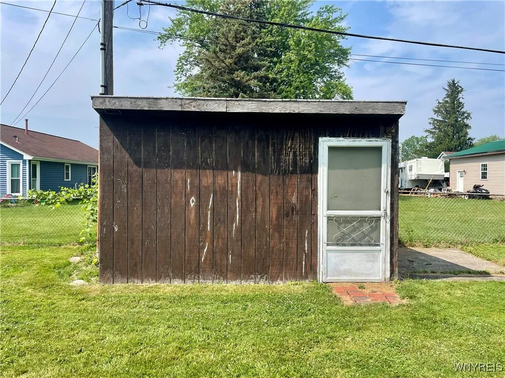 4 Debby Lane, Gates, New York 14606, Gates, New York 14606, 4 Bedrooms Bedrooms, 7 Rooms Rooms,1 BathroomBathrooms,Residential,For Sale,4 Debby Lane, Gates, New York 14606,B1622590