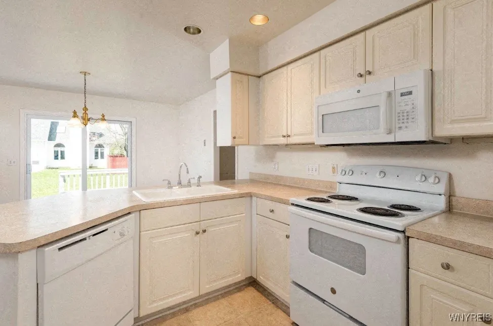 70 Hobnail, Amherst, New York 14051, Amherst, New York 14051, 3 Bedrooms Bedrooms, 5 Rooms Rooms,2 BathroomsBathrooms,Residential Lease,For Rent,70 Hobnail, Amherst, New York 14051,B1622732