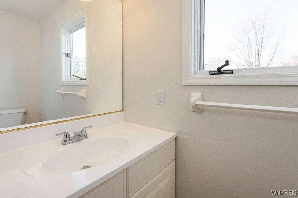 70 Hobnail, Amherst, New York 14051, Amherst, New York 14051, 3 Bedrooms Bedrooms, 5 Rooms Rooms,2 BathroomsBathrooms,Residential Lease,For Rent,70 Hobnail, Amherst, New York 14051,B1622732