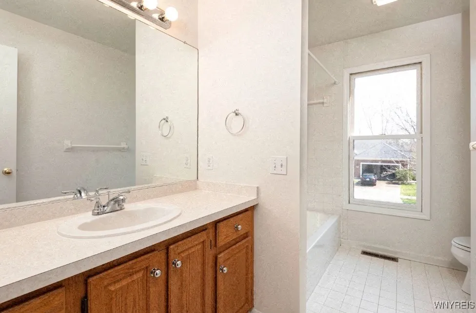 70 Hobnail, Amherst, New York 14051, Amherst, New York 14051, 3 Bedrooms Bedrooms, 5 Rooms Rooms,2 BathroomsBathrooms,Residential Lease,For Rent,70 Hobnail, Amherst, New York 14051,B1622732