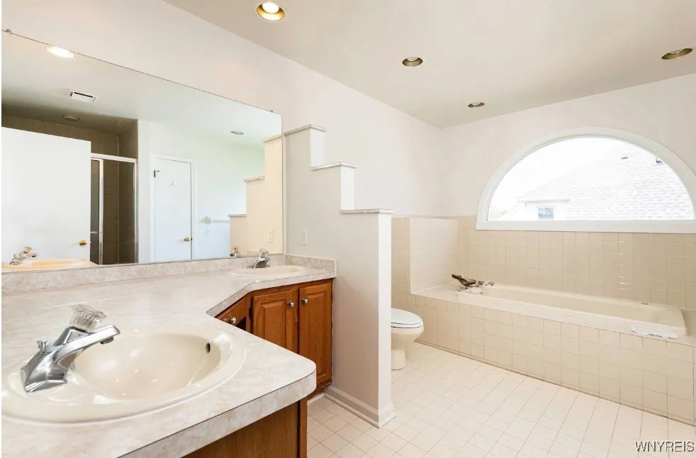 70 Hobnail, Amherst, New York 14051, Amherst, New York 14051, 3 Bedrooms Bedrooms, 5 Rooms Rooms,2 BathroomsBathrooms,Residential Lease,For Rent,70 Hobnail, Amherst, New York 14051,B1622732