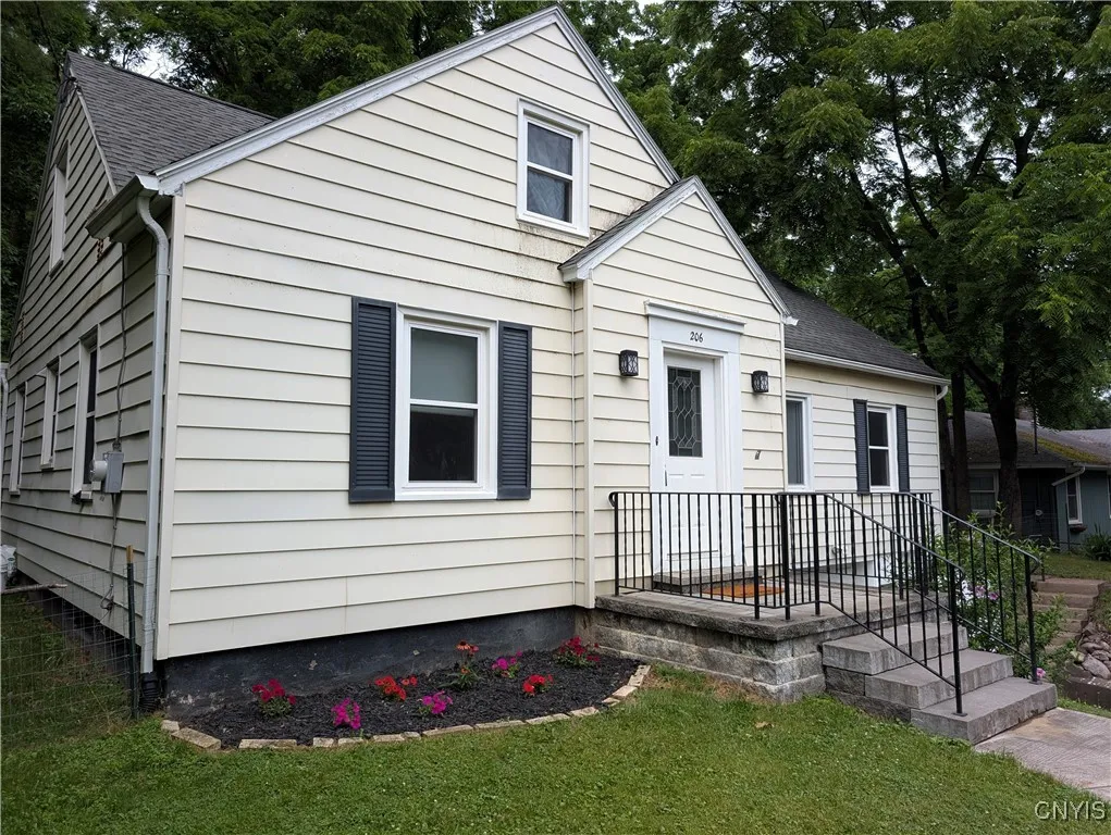 206 Haffenden Road, Syracuse, New York 13210, Syracuse, New York 13210, 4 Bedrooms Bedrooms, 7 Rooms Rooms,1 BathroomBathrooms,Residential,For Sale,206 Haffenden Road, Syracuse, New York 13210,S1621893