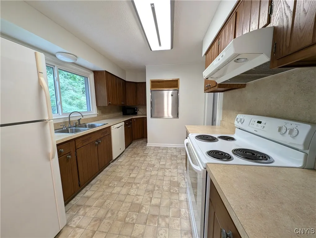 206 Haffenden Road, Syracuse, New York 13210, Syracuse, New York 13210, 4 Bedrooms Bedrooms, 7 Rooms Rooms,1 BathroomBathrooms,Residential,For Sale,206 Haffenden Road, Syracuse, New York 13210,S1621893