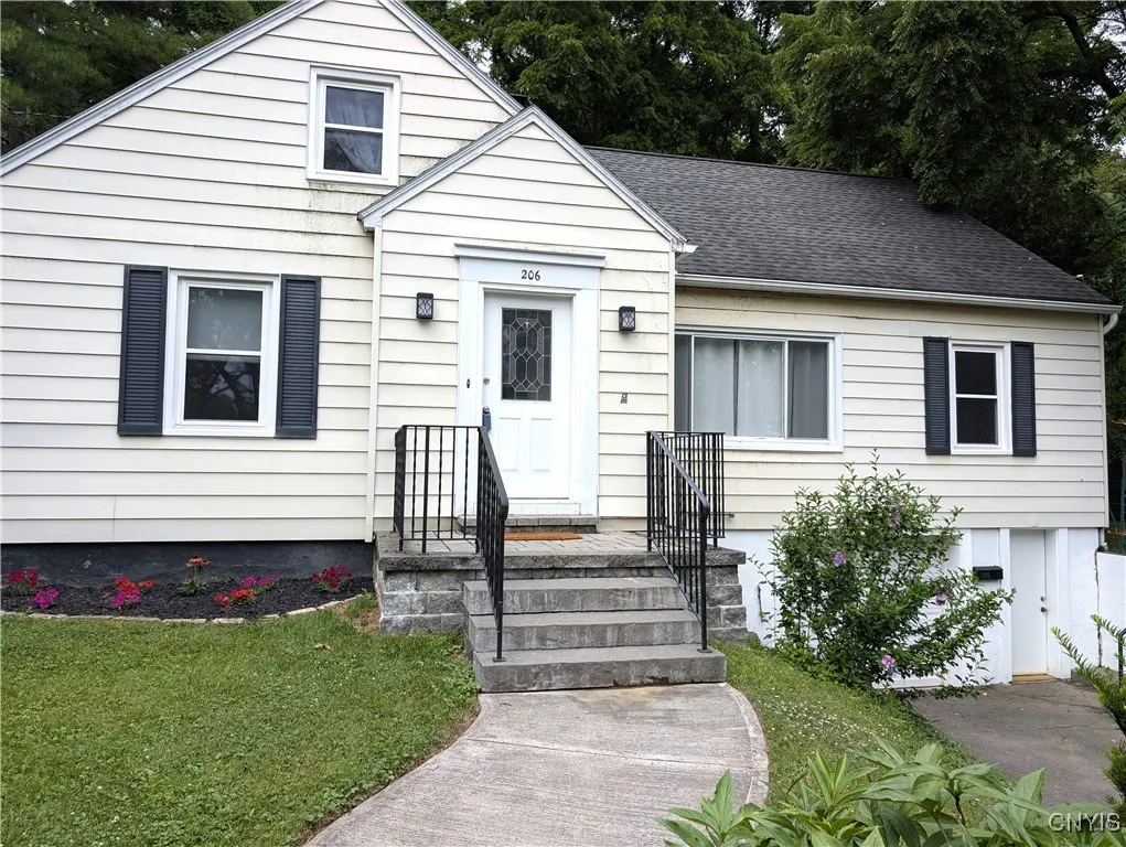 206 Haffenden Road, Syracuse, New York 13210, Syracuse, New York 13210, 4 Bedrooms Bedrooms, 7 Rooms Rooms,1 BathroomBathrooms,Residential,For Sale,206 Haffenden Road, Syracuse, New York 13210,S1621893