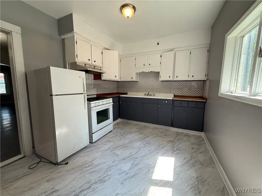 49 Massachusetts Avenue, Buffalo, New York 14213, Buffalo, New York 14213, 3 Bedrooms Bedrooms, 9 Rooms Rooms,1 BathroomBathrooms,Residential,For Sale,49 Massachusetts Avenue, Buffalo, New York 14213,B1601239