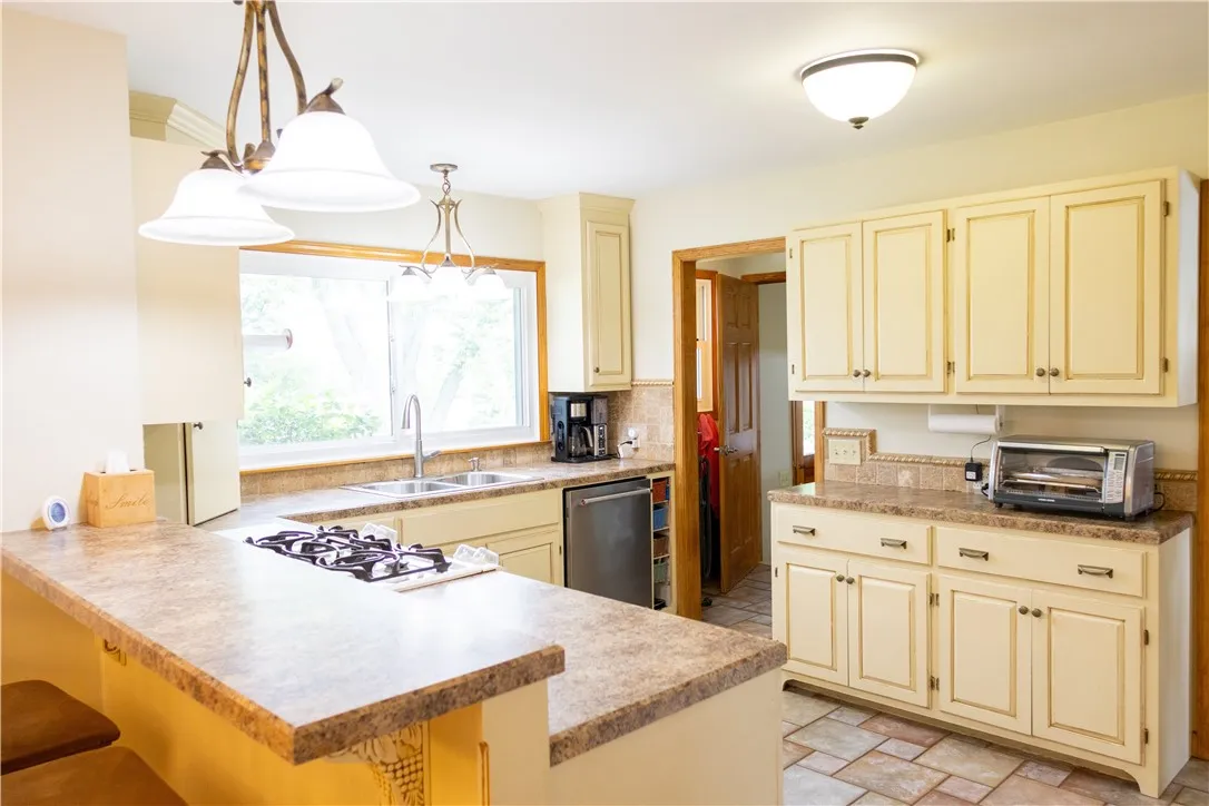 20 Buffalo Road, Bergen, New York 14416, Bergen, New York 14416, 3 Bedrooms Bedrooms, 6 Rooms Rooms,2 BathroomsBathrooms,Residential,Closed,20 Buffalo Road, Bergen, New York 14416,R1617183