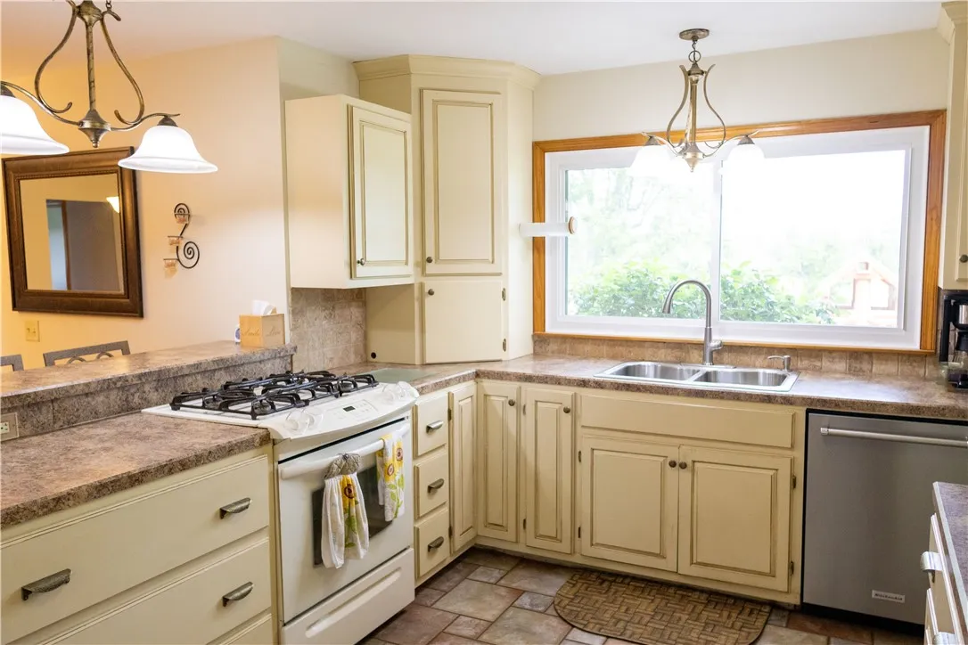 20 Buffalo Road, Bergen, New York 14416, Bergen, New York 14416, 3 Bedrooms Bedrooms, 6 Rooms Rooms,2 BathroomsBathrooms,Residential,Closed,20 Buffalo Road, Bergen, New York 14416,R1617183