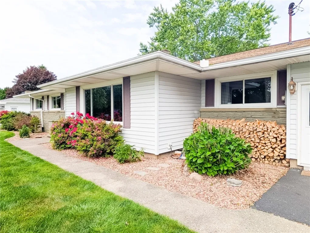 20 Buffalo Road, Bergen, New York 14416, Bergen, New York 14416, 3 Bedrooms Bedrooms, 6 Rooms Rooms,2 BathroomsBathrooms,Residential,Closed,20 Buffalo Road, Bergen, New York 14416,R1617183