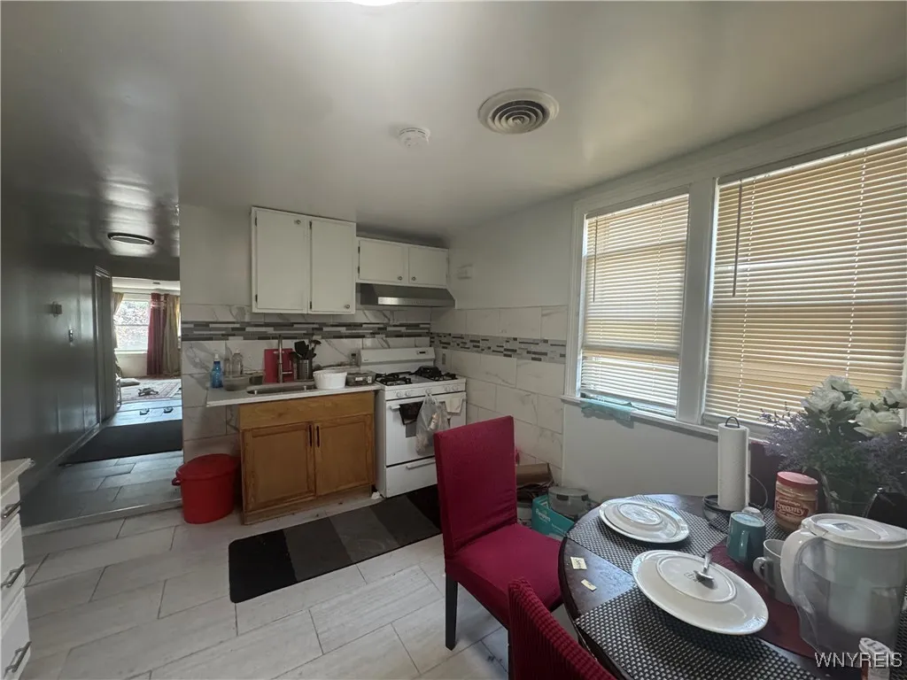 38 Langmeyer Avenue, Buffalo, New York 14215, Buffalo, New York 14215, 4 Bedrooms Bedrooms, ,2 BathroomsBathrooms,Residential,For Sale,38 Langmeyer Avenue, Buffalo, New York 14215,B1622086