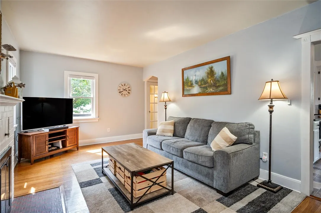 220 Walzer Road, Irondequoit, New York 14622, Irondequoit, New York 14622, 2 Bedrooms Bedrooms, 5 Rooms Rooms,2 BathroomsBathrooms,Residential,Closed,220 Walzer Road, Irondequoit, New York 14622,0,R1622740