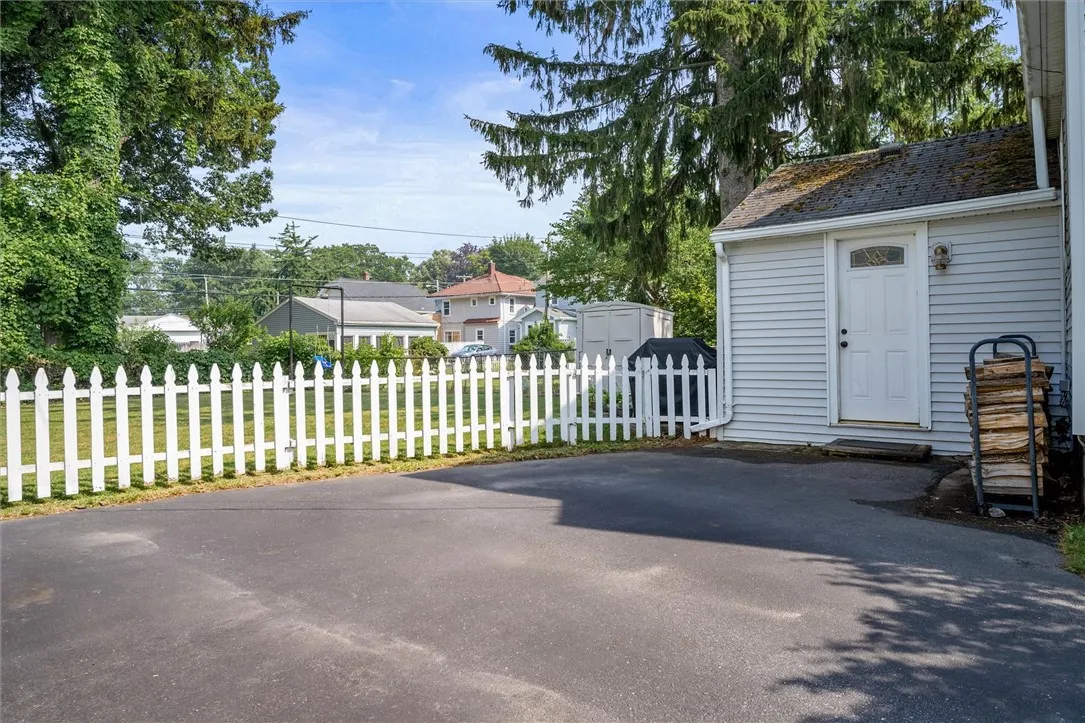 220 Walzer Road, Irondequoit, New York 14622, Irondequoit, New York 14622, 2 Bedrooms Bedrooms, 5 Rooms Rooms,2 BathroomsBathrooms,Residential,Closed,220 Walzer Road, Irondequoit, New York 14622,0,R1622740