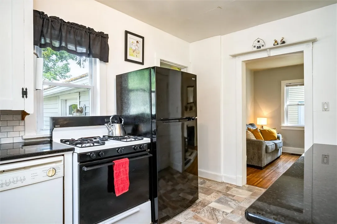 220 Walzer Road, Irondequoit, New York 14622, Irondequoit, New York 14622, 2 Bedrooms Bedrooms, 5 Rooms Rooms,2 BathroomsBathrooms,Residential,Closed,220 Walzer Road, Irondequoit, New York 14622,0,R1622740