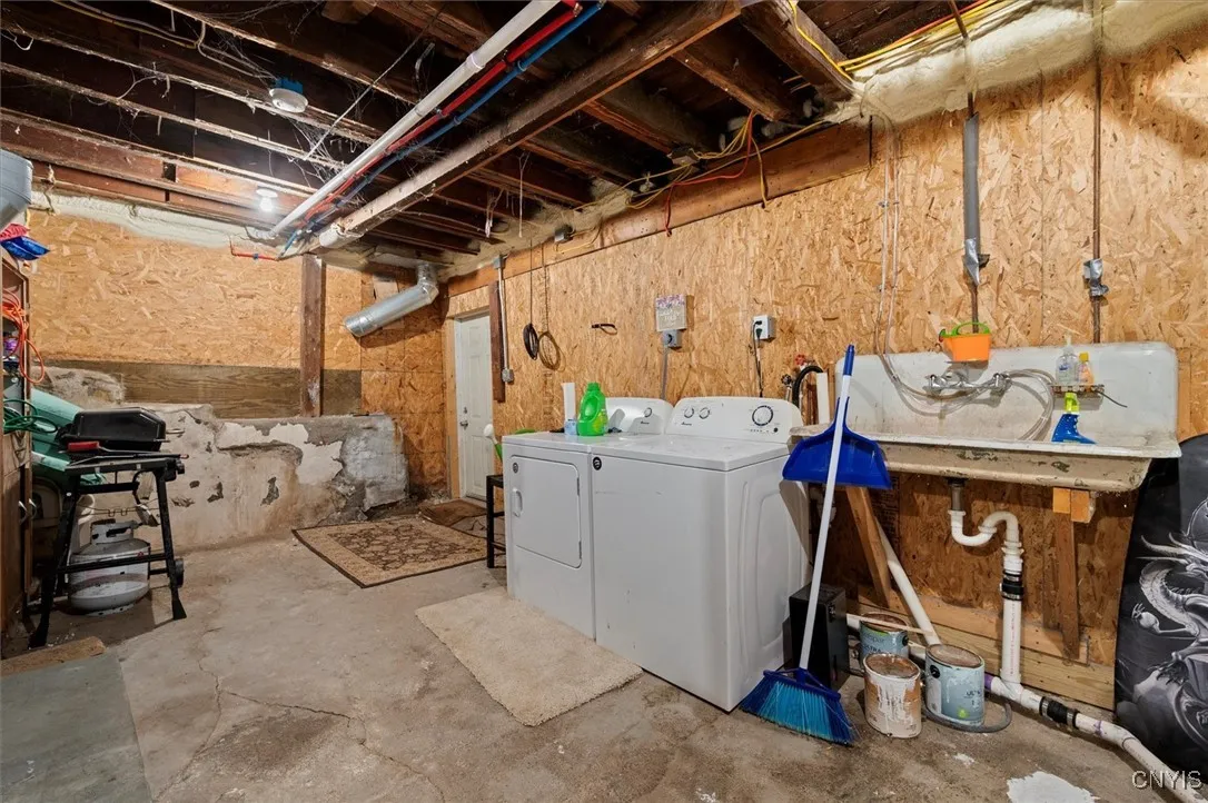 138 North Main Street, Augusta, New York 13425, Augusta, New York 13425, 2 Bedrooms Bedrooms, 7 Rooms Rooms,1 BathroomBathrooms,Residential,Closed,138 North Main Street, Augusta, New York 13425,0,S1622710