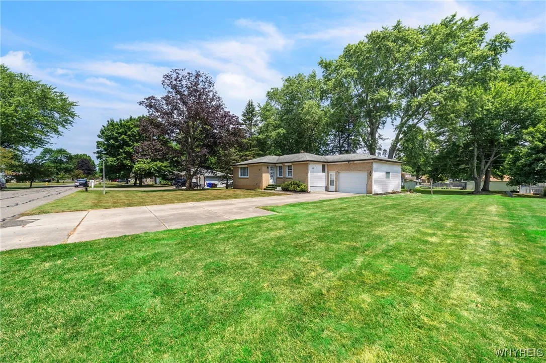 141 Minden Drive, Orchard Park, New York 14127, Orchard Park, New York 14127, 3 Bedrooms Bedrooms, 6 Rooms Rooms,1 BathroomBathrooms,Residential,For Sale,141 Minden Drive, Orchard Park, New York 14127,B1622168