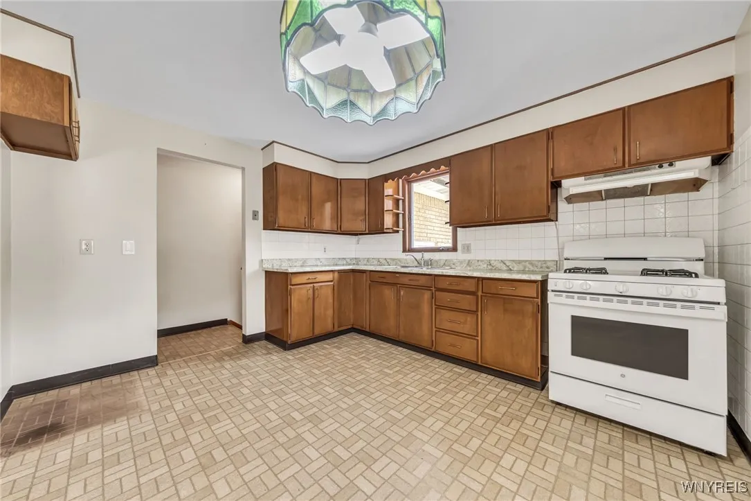 141 Minden Drive, Orchard Park, New York 14127, Orchard Park, New York 14127, 3 Bedrooms Bedrooms, 6 Rooms Rooms,1 BathroomBathrooms,Residential,For Sale,141 Minden Drive, Orchard Park, New York 14127,B1622168