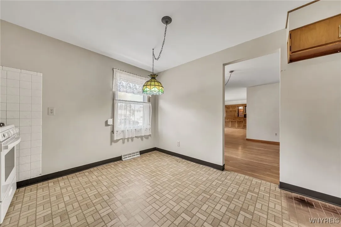 141 Minden Drive, Orchard Park, New York 14127, Orchard Park, New York 14127, 3 Bedrooms Bedrooms, 6 Rooms Rooms,1 BathroomBathrooms,Residential,For Sale,141 Minden Drive, Orchard Park, New York 14127,B1622168