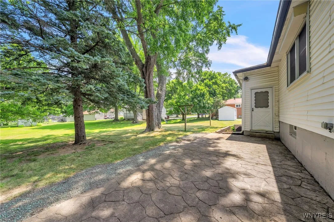 141 Minden Drive, Orchard Park, New York 14127, Orchard Park, New York 14127, 3 Bedrooms Bedrooms, 6 Rooms Rooms,1 BathroomBathrooms,Residential,For Sale,141 Minden Drive, Orchard Park, New York 14127,B1622168