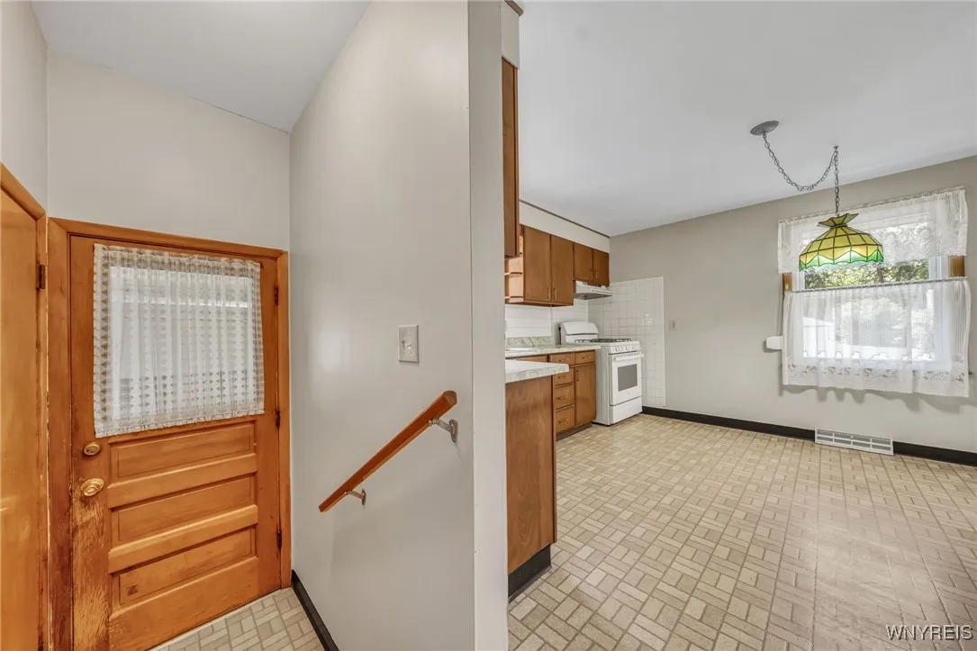 141 Minden Drive, Orchard Park, New York 14127, Orchard Park, New York 14127, 3 Bedrooms Bedrooms, 6 Rooms Rooms,1 BathroomBathrooms,Residential,For Sale,141 Minden Drive, Orchard Park, New York 14127,B1622168