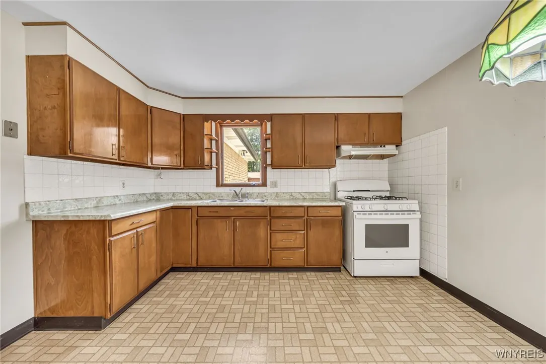 141 Minden Drive, Orchard Park, New York 14127, Orchard Park, New York 14127, 3 Bedrooms Bedrooms, 6 Rooms Rooms,1 BathroomBathrooms,Residential,For Sale,141 Minden Drive, Orchard Park, New York 14127,B1622168