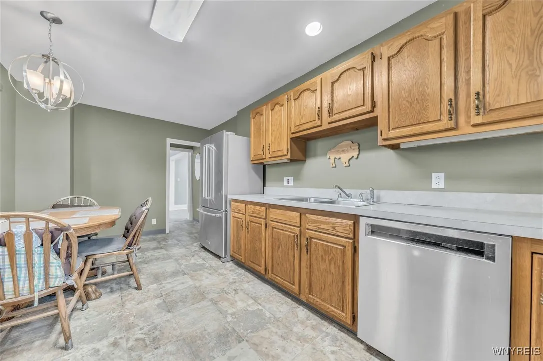 484 Main Street, Tonawanda, New York 14150, Tonawanda, New York 14150, 3 Bedrooms Bedrooms, 7 Rooms Rooms,1 BathroomBathrooms,Residential,For Sale,484 Main Street, Tonawanda, New York 14150,B1620786