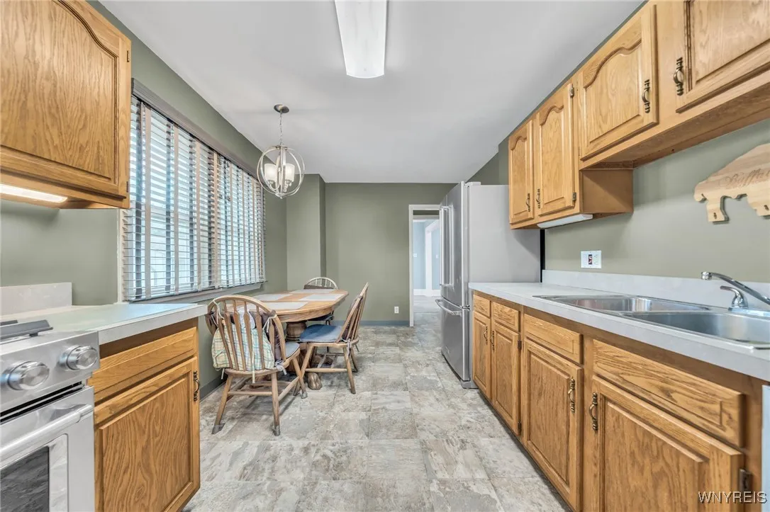 484 Main Street, Tonawanda, New York 14150, Tonawanda, New York 14150, 3 Bedrooms Bedrooms, 7 Rooms Rooms,1 BathroomBathrooms,Residential,For Sale,484 Main Street, Tonawanda, New York 14150,B1620786