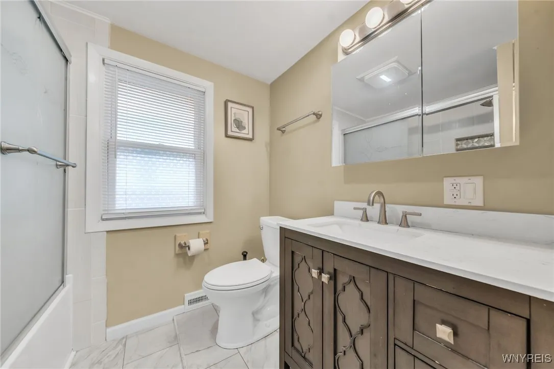 484 Main Street, Tonawanda, New York 14150, Tonawanda, New York 14150, 3 Bedrooms Bedrooms, 7 Rooms Rooms,1 BathroomBathrooms,Residential,For Sale,484 Main Street, Tonawanda, New York 14150,B1620786