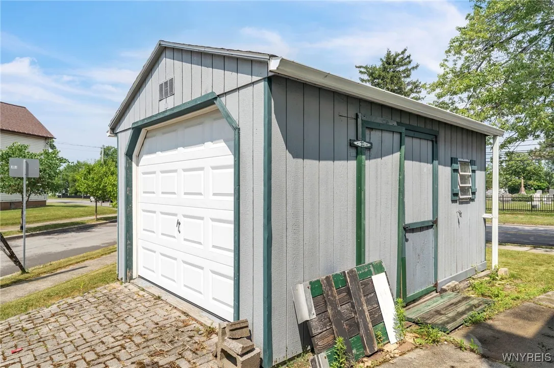 484 Main Street, Tonawanda, New York 14150, Tonawanda, New York 14150, 3 Bedrooms Bedrooms, 7 Rooms Rooms,1 BathroomBathrooms,Residential,For Sale,484 Main Street, Tonawanda, New York 14150,B1620786
