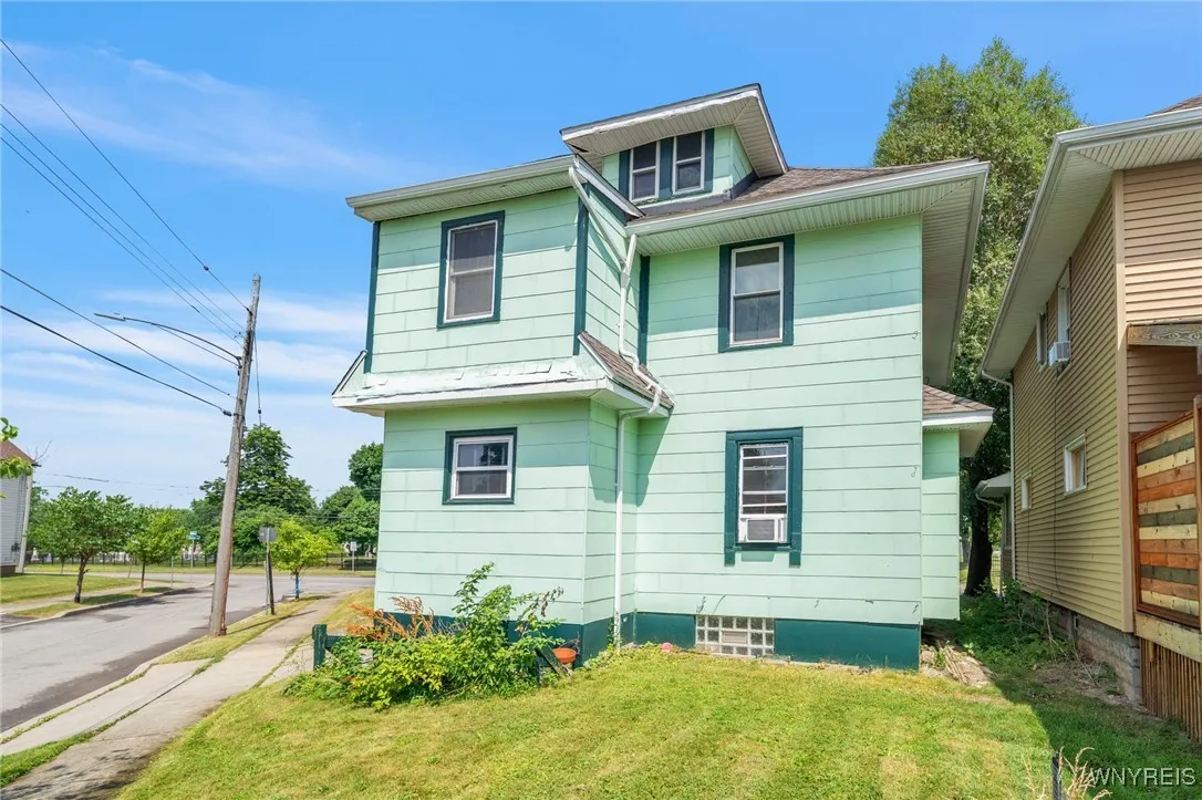 484 Main Street, Tonawanda, New York 14150, Tonawanda, New York 14150, 3 Bedrooms Bedrooms, 7 Rooms Rooms,1 BathroomBathrooms,Residential,For Sale,484 Main Street, Tonawanda, New York 14150,B1620786