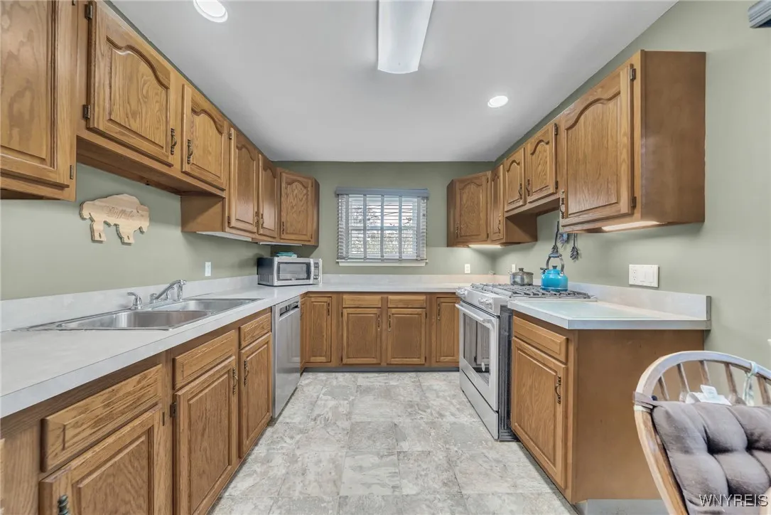 484 Main Street, Tonawanda, New York 14150, Tonawanda, New York 14150, 3 Bedrooms Bedrooms, 7 Rooms Rooms,1 BathroomBathrooms,Residential,For Sale,484 Main Street, Tonawanda, New York 14150,B1620786