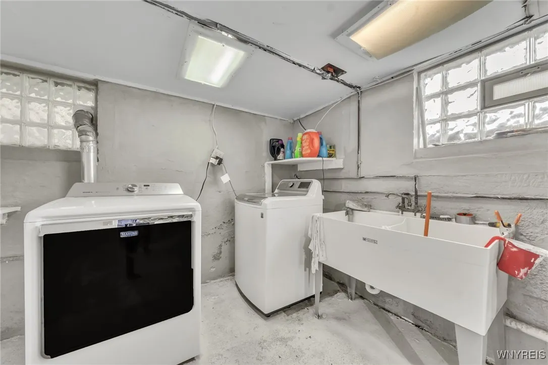 484 Main Street, Tonawanda, New York 14150, Tonawanda, New York 14150, 3 Bedrooms Bedrooms, 7 Rooms Rooms,1 BathroomBathrooms,Residential,For Sale,484 Main Street, Tonawanda, New York 14150,B1620786