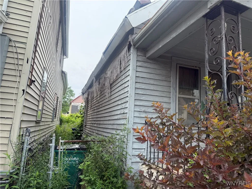 11 Minton Street, Buffalo, New York 14210, Buffalo, New York 14210, 2 Bedrooms Bedrooms, 5 Rooms Rooms,1 BathroomBathrooms,Residential,For Sale,11 Minton Street, Buffalo, New York 14210,B1622767