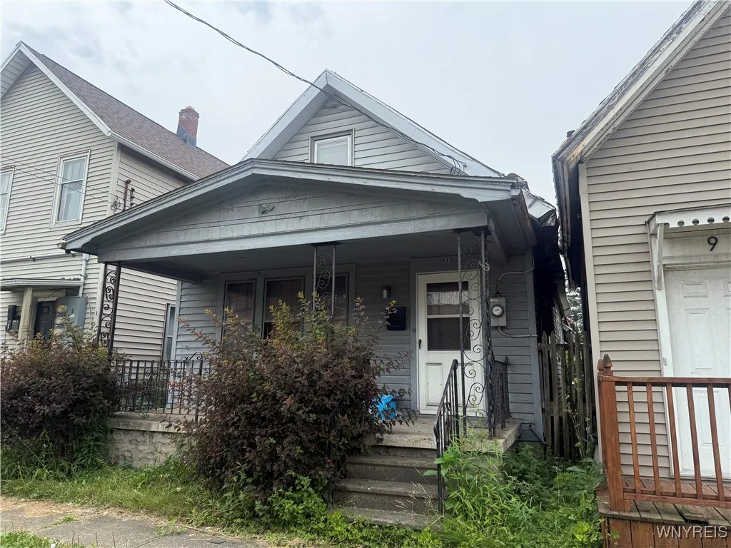 11 Minton Street, Buffalo, New York 14210, Buffalo, New York 14210, 2 Bedrooms Bedrooms, 5 Rooms Rooms,1 BathroomBathrooms,Residential,For Sale,11 Minton Street, Buffalo, New York 14210,B1622767