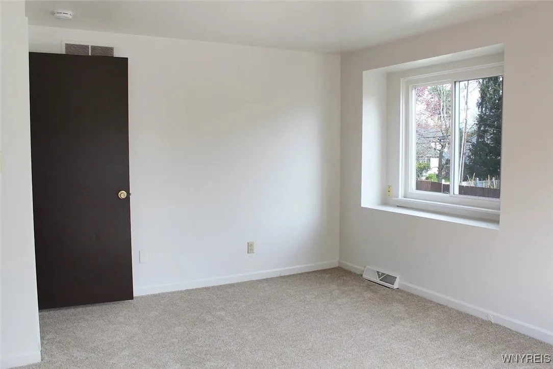 116 Left Unit Berehaven, Amherst, New York 14228, Amherst, New York 14228, 3 Bedrooms Bedrooms, 4 Rooms Rooms,1 BathroomBathrooms,Residential Lease,For Rent,116 Left Unit Berehaven, Amherst, New York 14228,B1622746