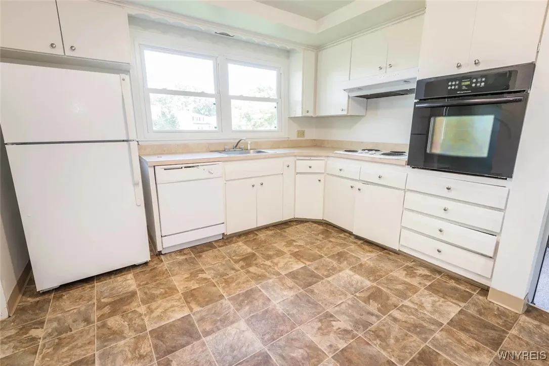 40 Dalewood, Amherst, New York 14228, Amherst, New York 14228, 3 Bedrooms Bedrooms, 4 Rooms Rooms,1 BathroomBathrooms,Residential Lease,For Rent,40 Dalewood, Amherst, New York 14228,B1622741