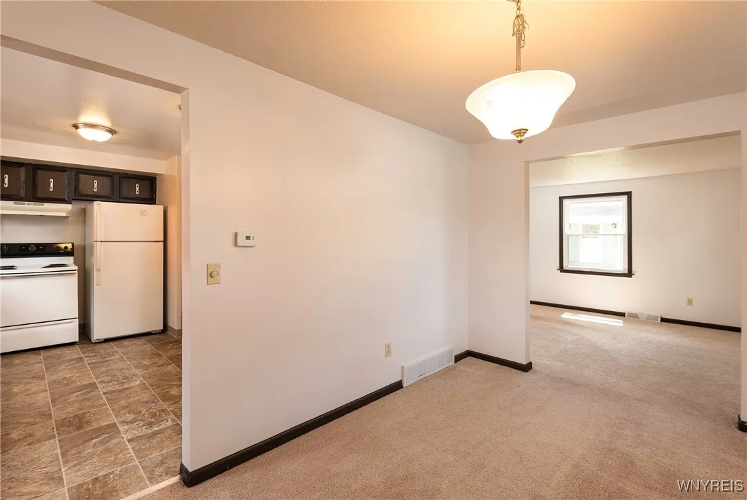 407 Kaymar, Amherst, New York 14228, Amherst, New York 14228, 3 Bedrooms Bedrooms, 4 Rooms Rooms,1 BathroomBathrooms,Residential Lease,For Rent,407 Kaymar, Amherst, New York 14228,B1622821