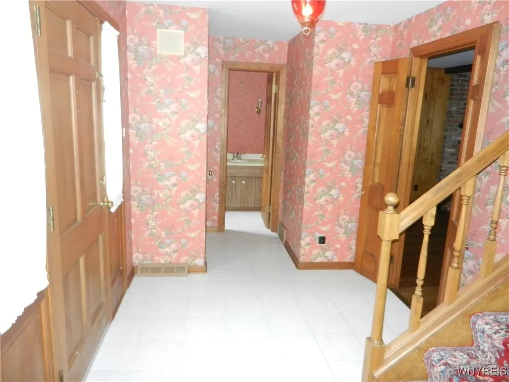 216 Roycroft Circle, Aurora, New York 14052, Aurora, New York 14052, 4 Bedrooms Bedrooms, 12 Rooms Rooms,2 BathroomsBathrooms,Residential,Closed,216 Roycroft Circle, Aurora, New York 14052,0,B1622492