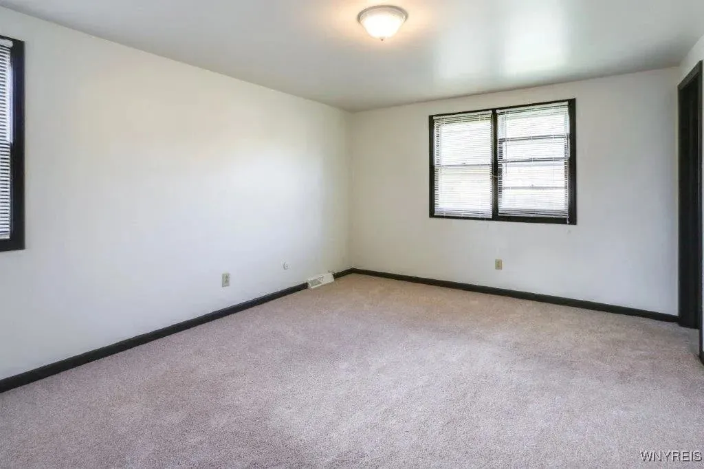22 West Summerset, Amherst, New York 14228, Amherst, New York 14228, 3 Bedrooms Bedrooms, 4 Rooms Rooms,1 BathroomBathrooms,Residential Lease,For Rent,22 West Summerset, Amherst, New York 14228,B1622838