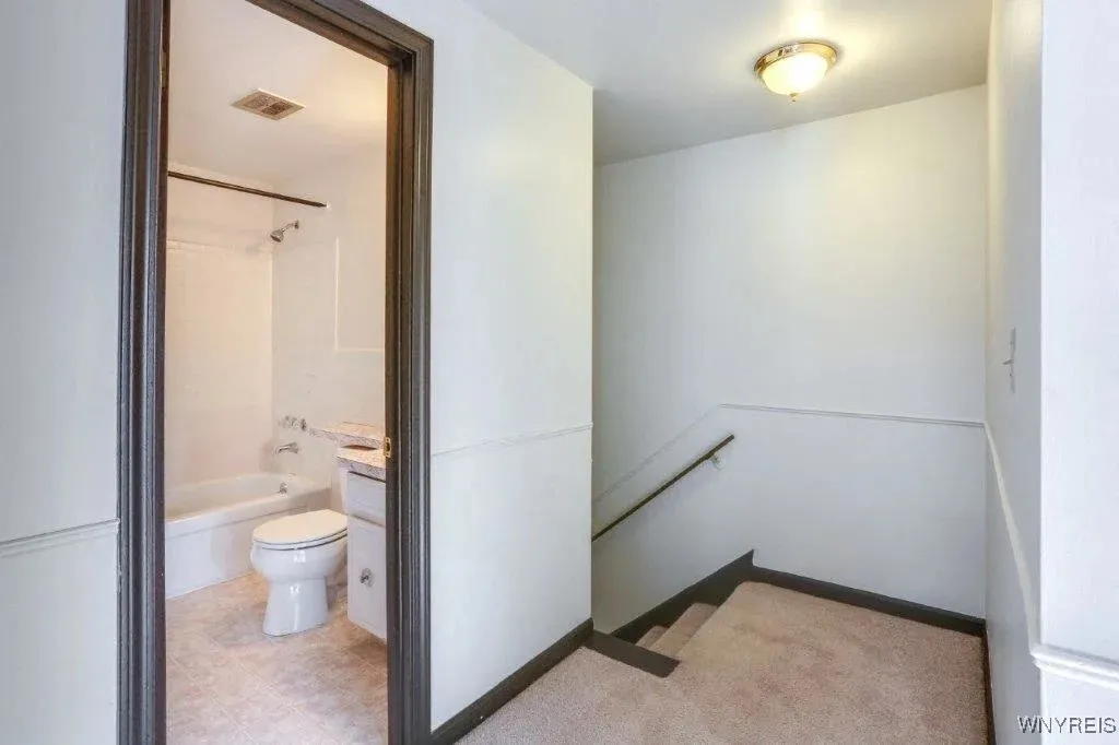 22 West Summerset, Amherst, New York 14228, Amherst, New York 14228, 3 Bedrooms Bedrooms, 4 Rooms Rooms,1 BathroomBathrooms,Residential Lease,For Rent,22 West Summerset, Amherst, New York 14228,B1622838