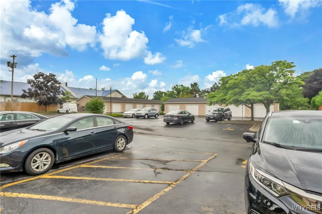 306 Sundown 3c, Amherst, New York 14221, Amherst, New York 14221, 2 Bedrooms Bedrooms, 4 Rooms Rooms,1 BathroomBathrooms,Residential,For Sale,306 Sundown 3c, Amherst, New York 14221,B1622834