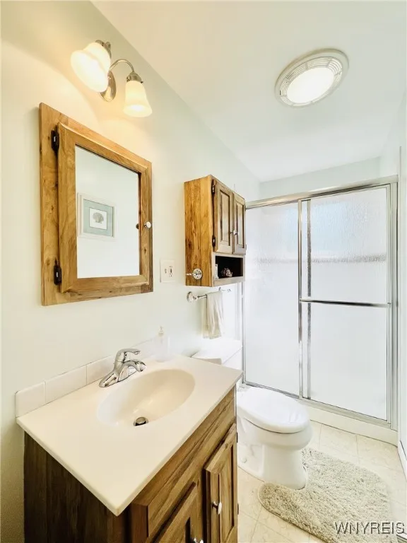 1st Floor Bath
