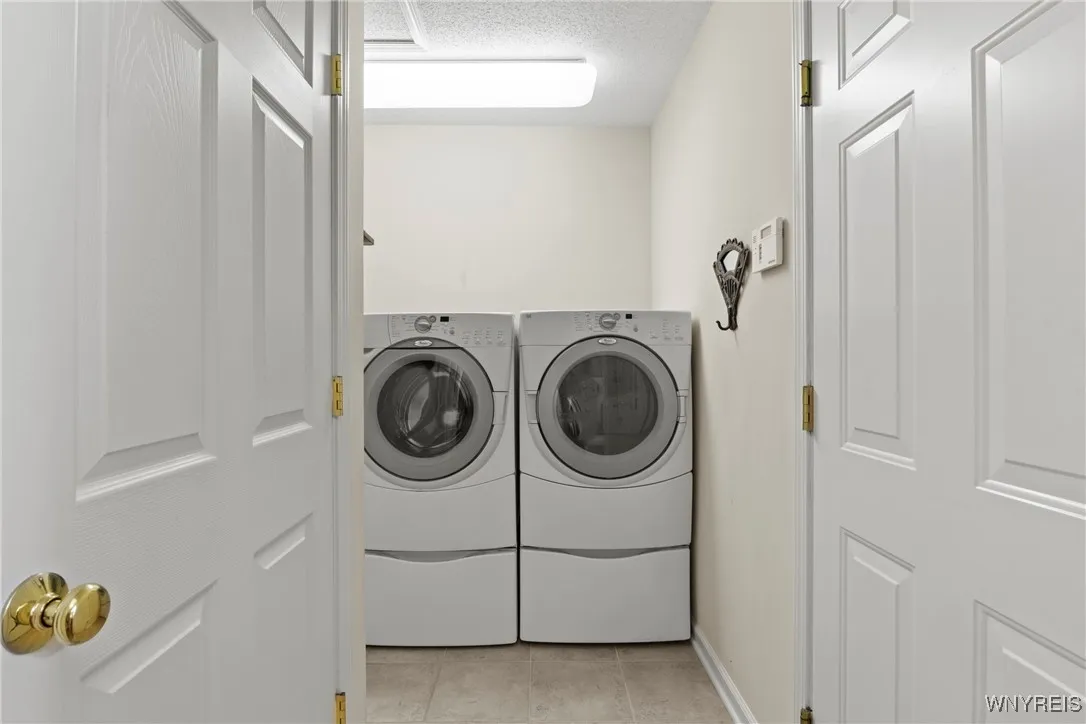 6 Fair Woods Drive, Amherst, New York 14221, Amherst, New York 14221, 2 Bedrooms Bedrooms, 5 Rooms Rooms,2 BathroomsBathrooms,Residential,For Sale,6 Fair Woods Drive, Amherst, New York 14221,B1622704