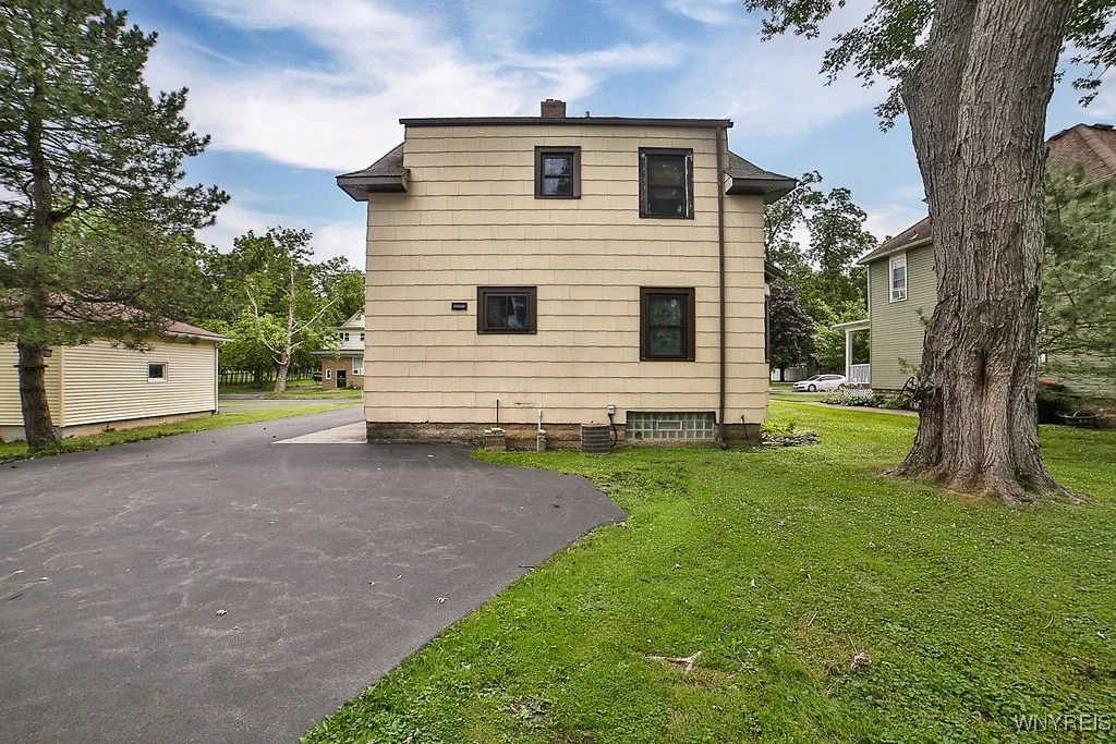 60 Court Street, Lancaster, New York 14086, Lancaster, New York 14086, 4 Bedrooms Bedrooms, 9 Rooms Rooms,2 BathroomsBathrooms,Residential,For Sale,60 Court Street, Lancaster, New York 14086,B1622609